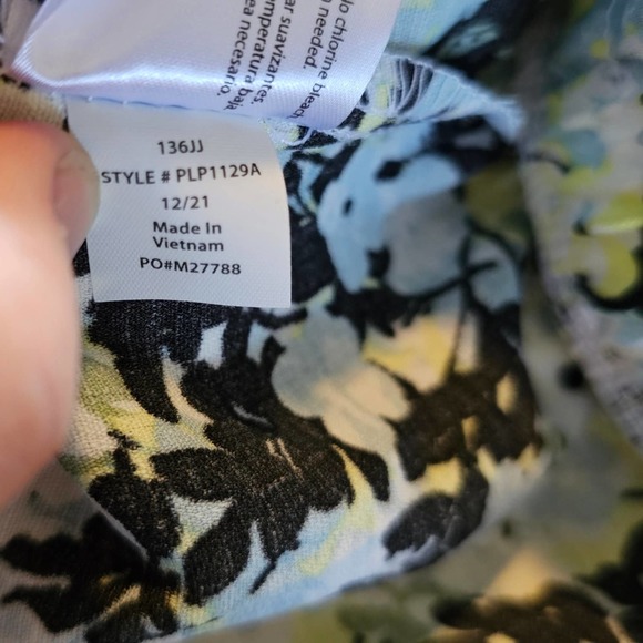 Peace & Pearl's women's forget me not floral Capri pants size xl - Picture 13 of 13